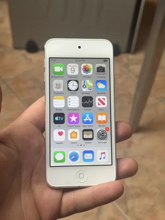 iPod Touch 6gen | 32GB | Silver | WiFi BT Jack 3.5mm